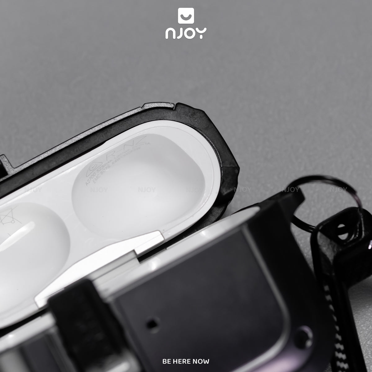 Ốp Tai Nghe AirPods Pro 3 2 4 Cyberlock Nút Bấm Kim Loại Từ Tính Kèm Móc Khóa Chống Sốc