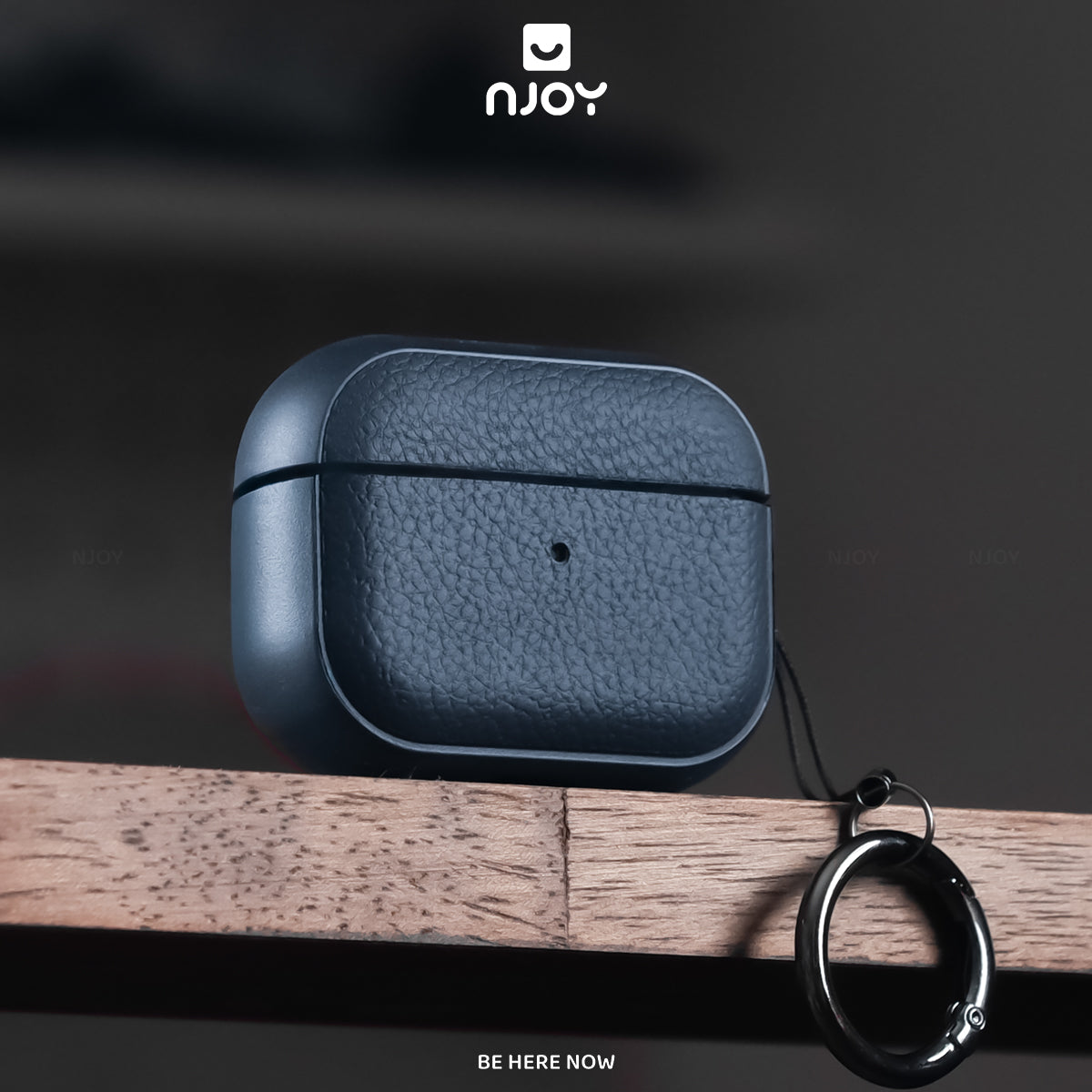 Ốp Da Vân Nổi Cao Cấp Chống Vân Tay Kèm Móc Khoá Cho Tai Nghe Airpods Pro 3 Pro 2 Airpods 4 Njoy