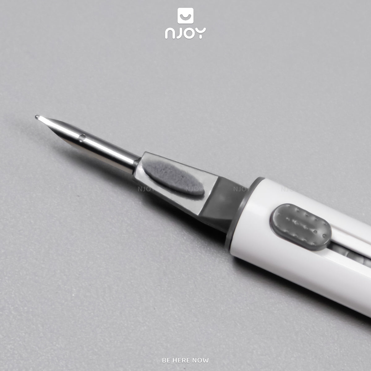 Bút Vệ Sinh Tai Nghe Airpods Pro 2 3 4 Bỏ Túi Đa Năng Nhỏ Gọn Tiện Lợi Njoyshop