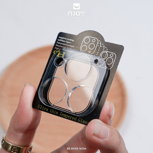 Cường lực camera trong suốt độ cứng 9H cho iPhone 17 Pro Max, 16, 15, 14, 13, 12, 11. Giữ màu camera nguyên bản, chống trầy xước hiệu quả khi đặt máy xuống bàn hay bỏ túi. Dán dễ, ôm khít, không ảnh hưởng chất lượng ảnh. Giao nhanh & freeship TP.HCM! 📸✨🛡️