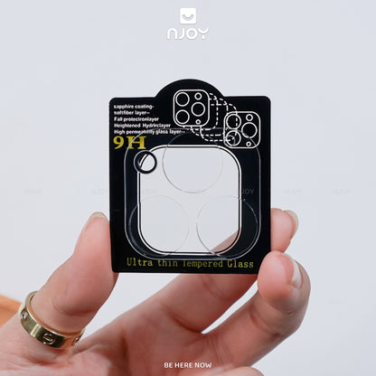 Cường lực camera trong suốt độ cứng 9H cho iPhone 17 Pro Max, 16, 15, 14, 13, 12, 11. Giữ màu camera nguyên bản, chống trầy xước hiệu quả khi đặt máy xuống bàn hay bỏ túi. Dán dễ, ôm khít, không ảnh hưởng chất lượng ảnh. Giao nhanh & freeship TP.HCM! 📸✨🛡️