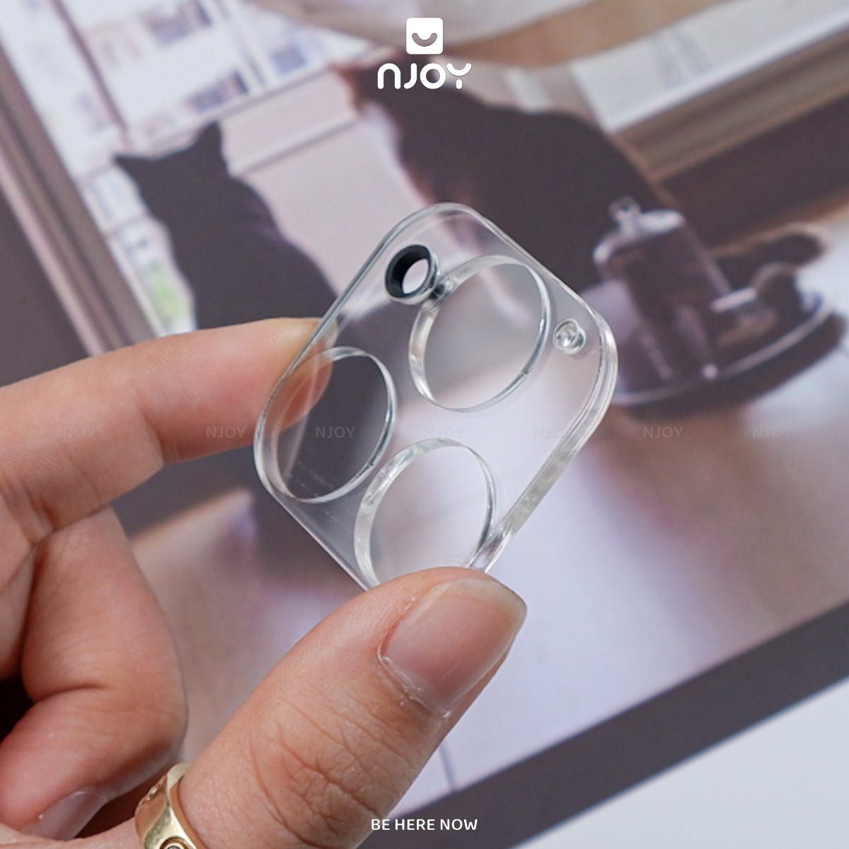 Cường lực camera trong suốt độ cứng 9H cho iPhone 17 Pro Max, 16, 15, 14, 13, 12, 11. Giữ màu camera nguyên bản, chống trầy xước hiệu quả khi đặt máy xuống bàn hay bỏ túi. Dán dễ, ôm khít, không ảnh hưởng chất lượng ảnh. Giao nhanh & freeship TP.HCM! 📸✨🛡️