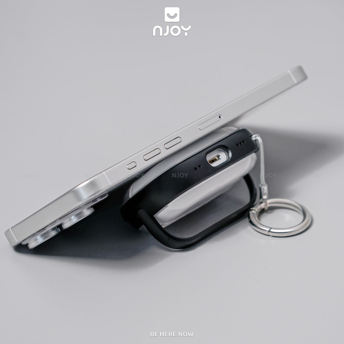 Ốp Trong Suốt Khóa Cài Viền Màu Hỗ Trợ Sạc Không Dây Kèm Móc Khóa Cho AirPods Pro 2 3