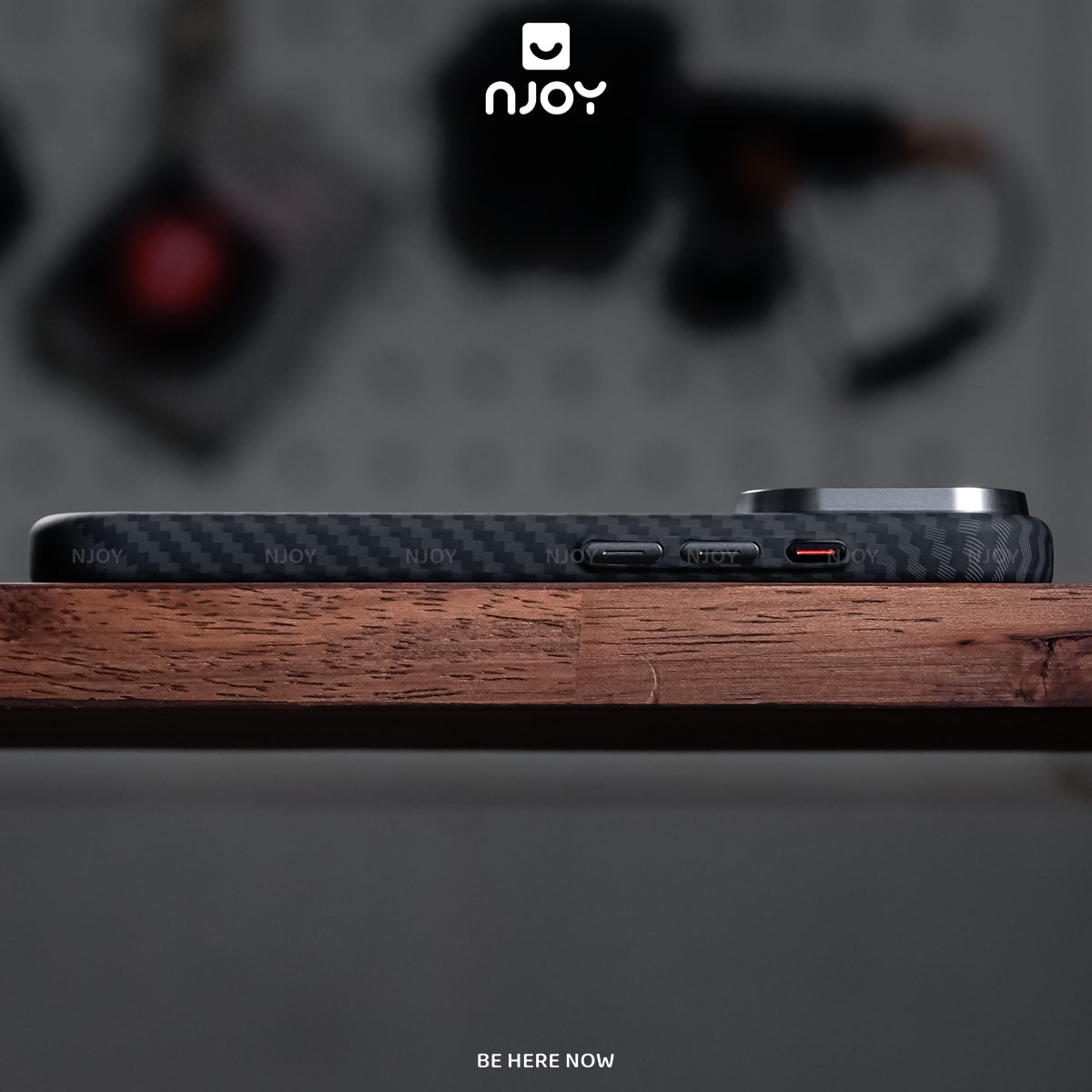 Ốp Carbon Nhám Chống Vân Tay Siêu Mỏng Bảo Vệ Camera Cho Điện Thoại iPhone 18 Pro Max 17 16 15 14 13