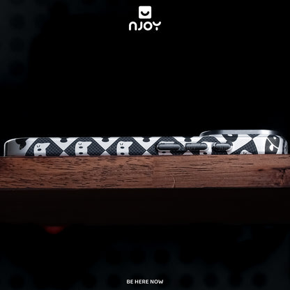 Ốp Carbon Magsafe Siêu Mỏng In Hình Mèo Nút Bấm Kim Loại Cho iPhone 17 Pro Max 16 15 14 13