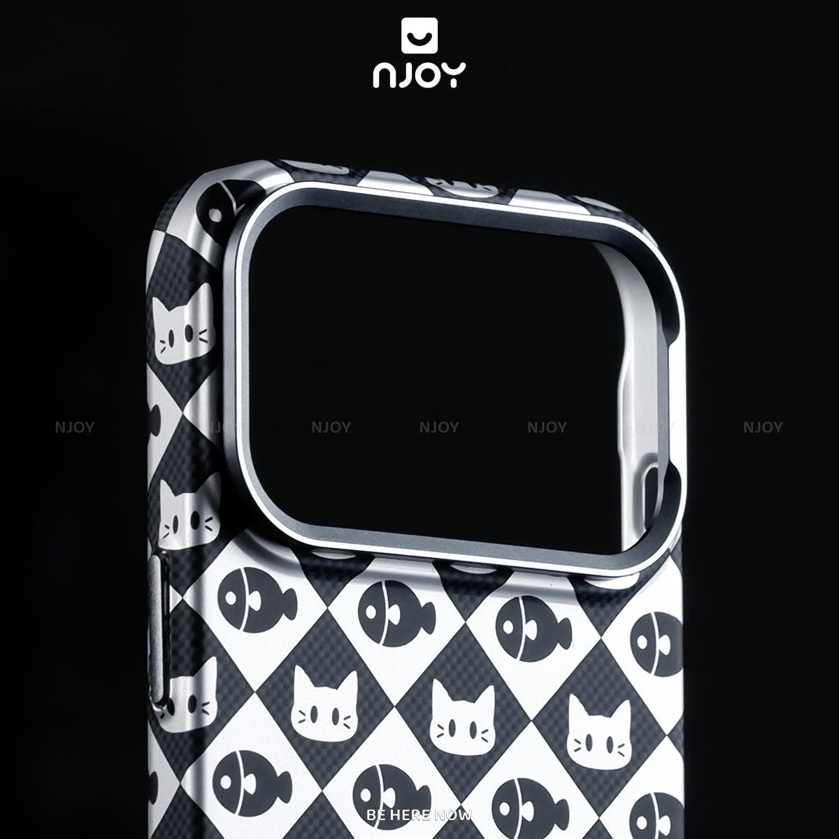 Ốp Carbon Magsafe Siêu Mỏng In Hình Mèo Nút Bấm Kim Loại Cho iPhone 17 Pro Max 16 15 14 13