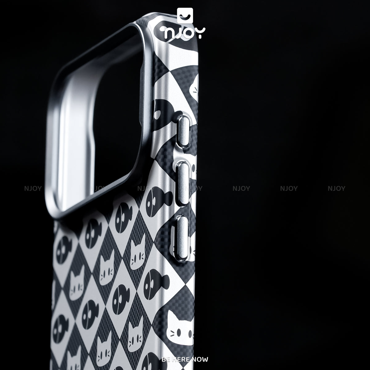 Ốp Carbon Magsafe Siêu Mỏng In Hình Mèo Nút Bấm Kim Loại Cho iPhone 17 Pro Max 16 15 14 13