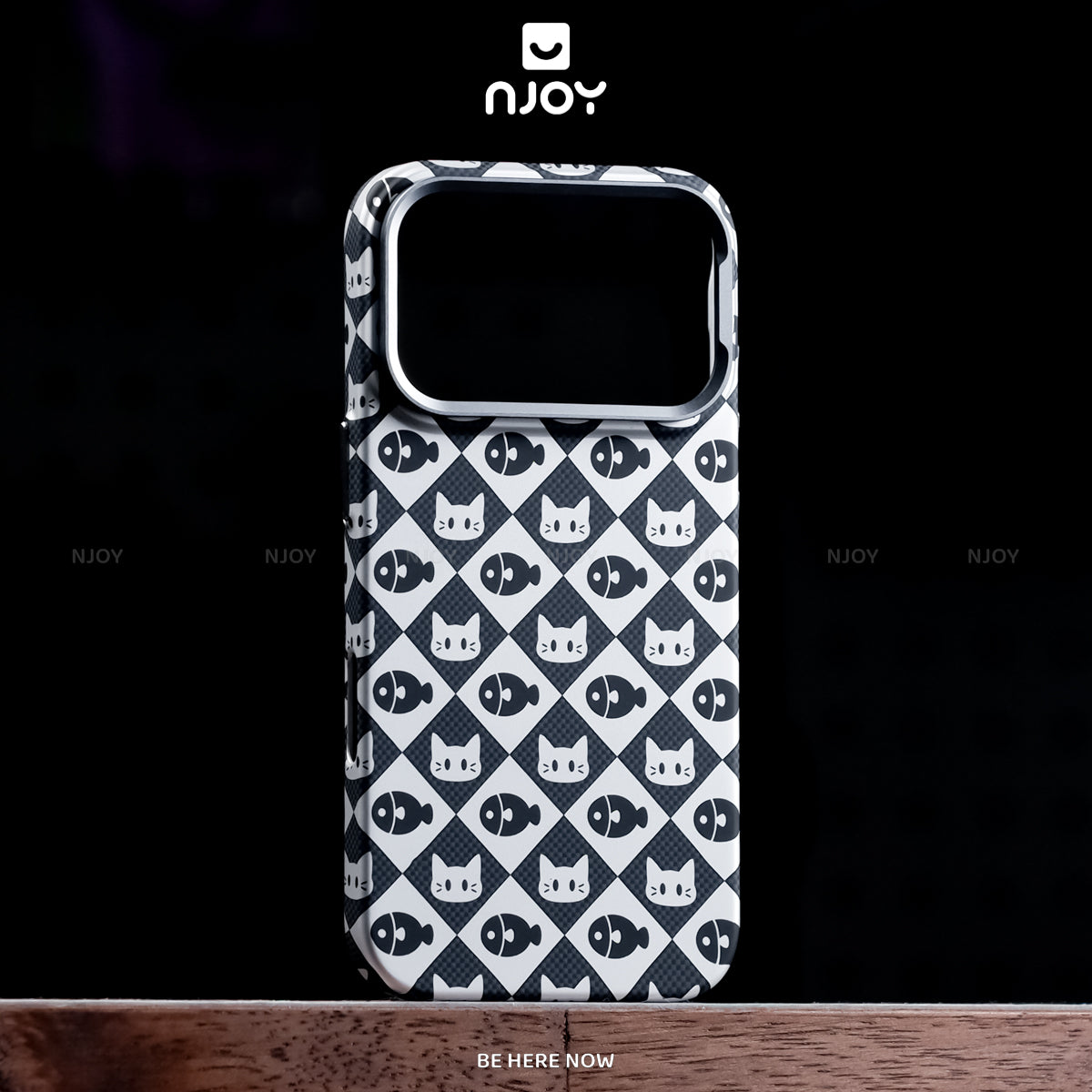 Ốp Carbon Magsafe Siêu Mỏng In Hình Mèo Nút Bấm Kim Loại Cho iPhone 17 Pro Max 16 15 14 13