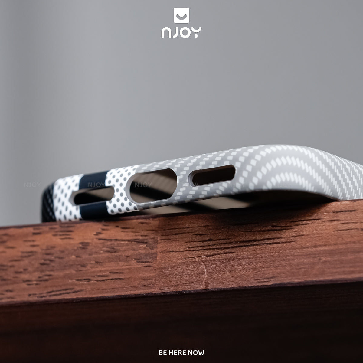 Ốp Carbon Magsafe Siêu Mỏng Họa Tiết Sọc Nổi 3D Cho Điện Thoại iPhone 17 Pro Max 16 15 14 13