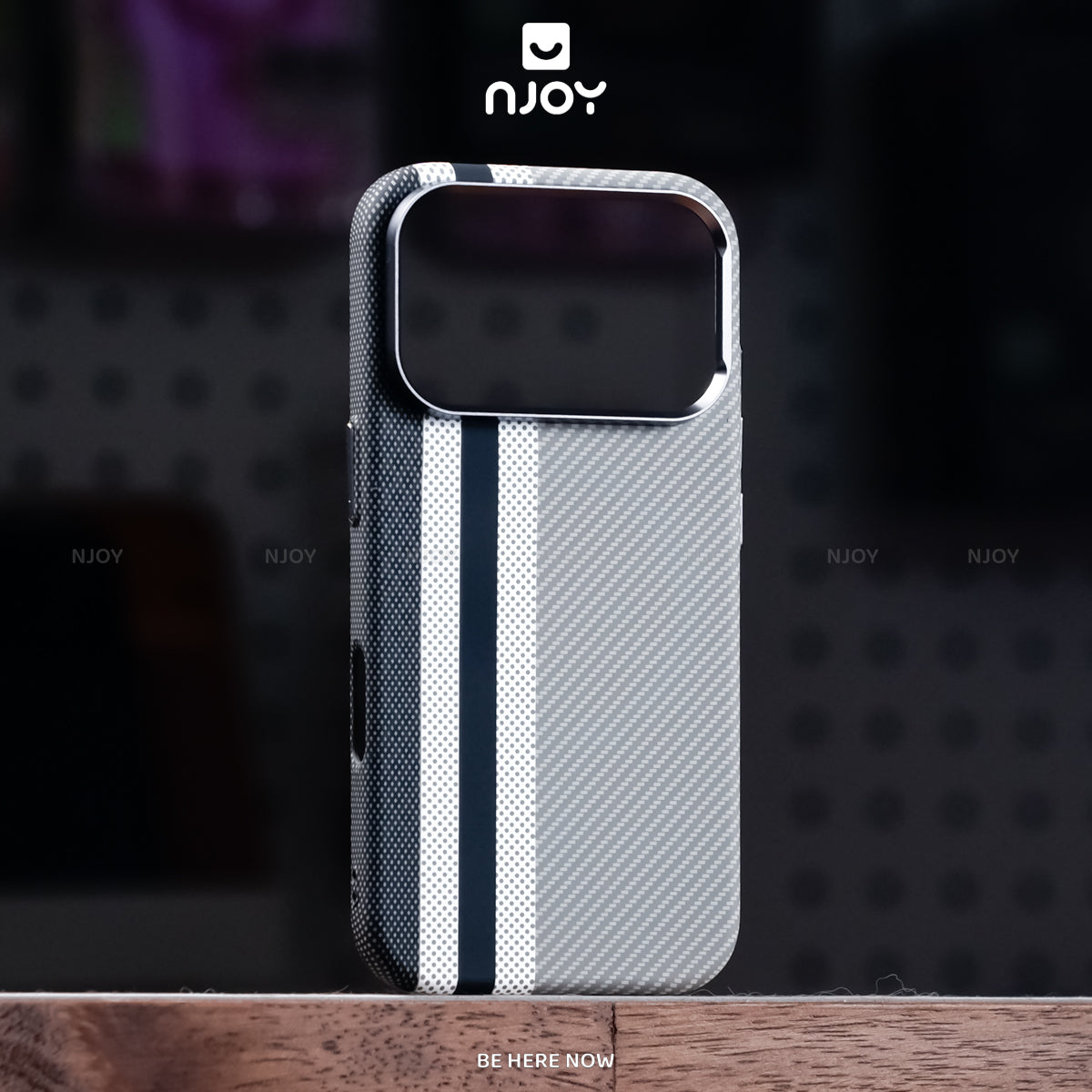 Ốp Carbon Magsafe Siêu Mỏng Họa Tiết Sọc Nổi 3D Cho Điện Thoại iPhone 17 Pro Max 16 15 14 13