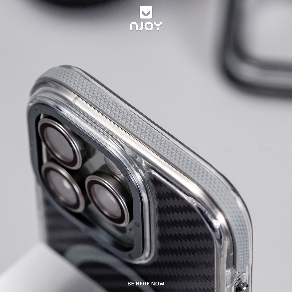 Ốp Magsafe Carbon Lưng Nhám Viền Chống Trượt Cho iPhone 17 Pro Max 16 15