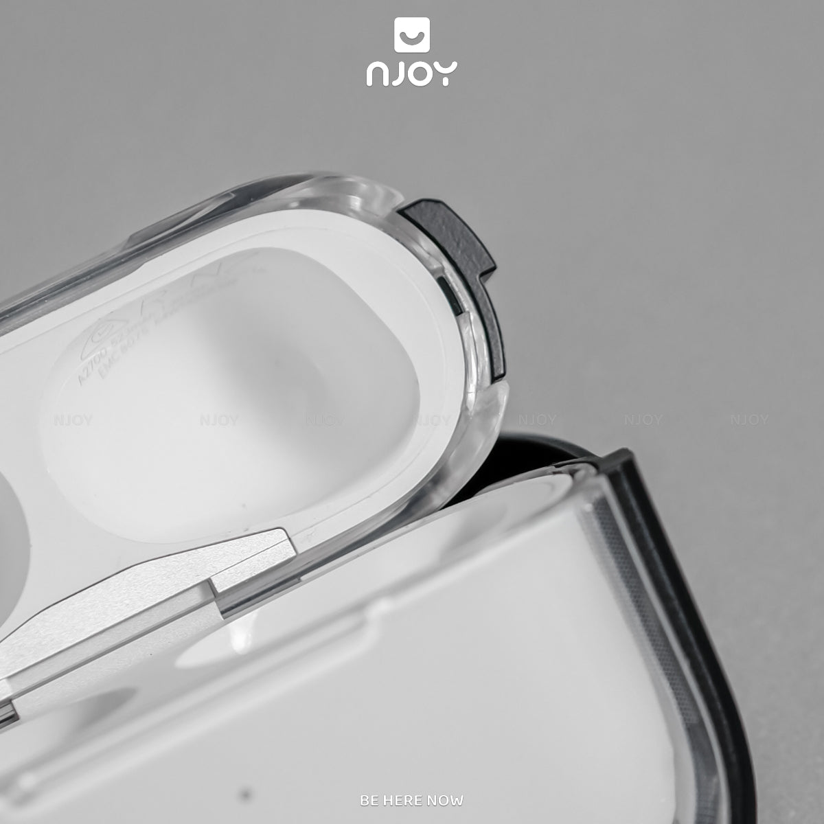 Ốp Trong Suốt Khóa Cài Viền Màu Hỗ Trợ Sạc Không Dây Kèm Móc Khóa Cho AirPods Pro 2 3