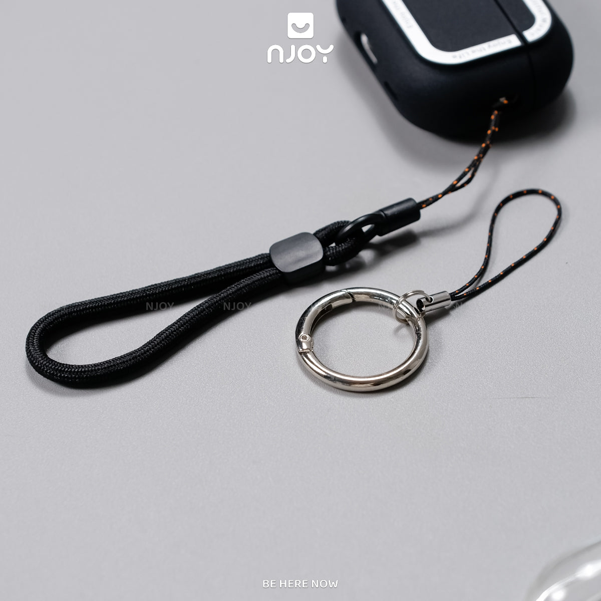 Ốp Nhung Ahastyle Hỗ Trợ Magsafe Viền Kim Loại Kèm Móc Khóa Cho AirPods Pro 2