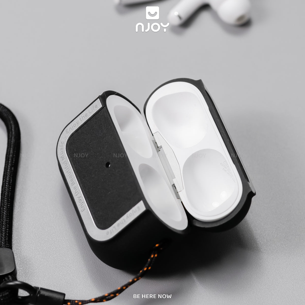 Ốp Nhung Ahastyle Hỗ Trợ Magsafe Viền Kim Loại Kèm Móc Khóa Cho AirPods Pro 2