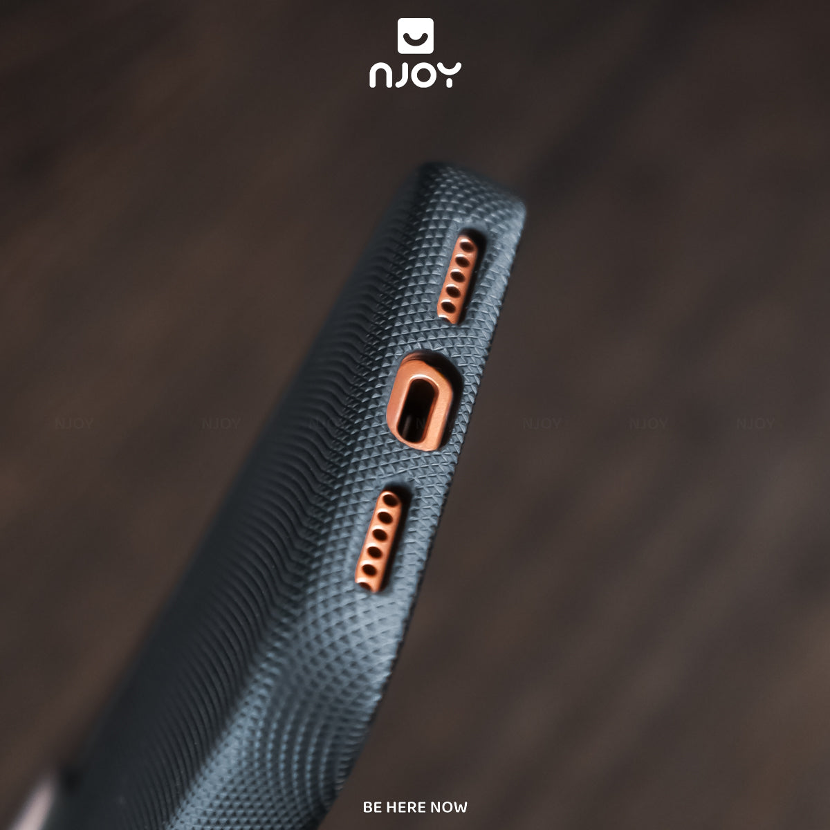 Ốp Magsafe Lưng Nhám Vân Nổi 3D Rammus Viền Kim Loại Cho iPhone 18 Pro Max 17 16 15 14 13 12