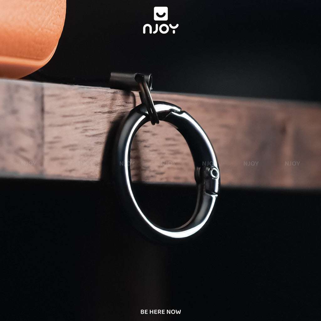 Ốp Da Vân Nổi Cao Cấp Chống Vân Tay Kèm Móc Khoá Cho Tai Nghe Airpods Pro 3 Pro 2 Airpods 4 Njoy